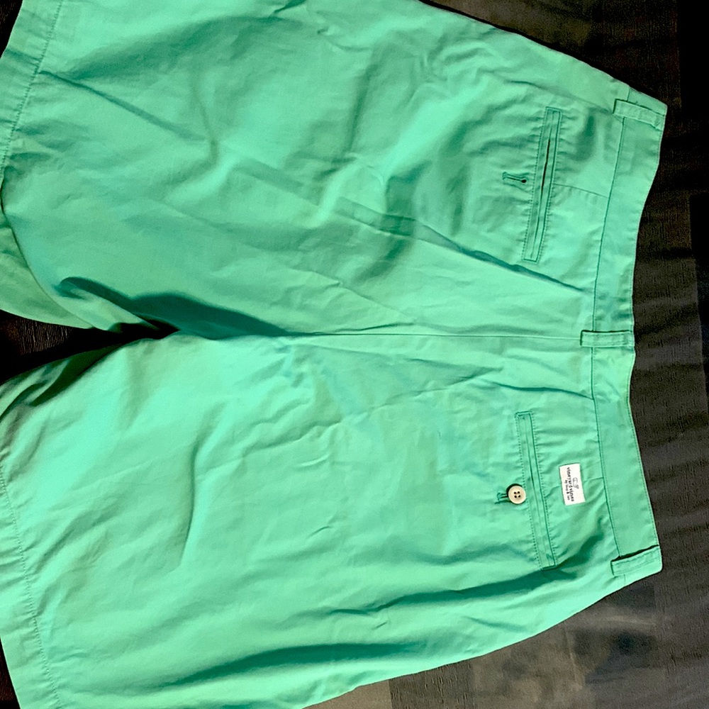 Great condition vineyard vines Kellie green short - Picture 2 of 5